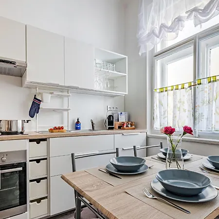 Days - - Trendy Neighborhood Daire