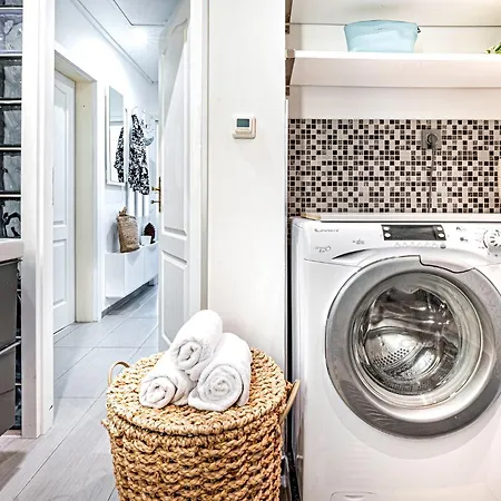 Days - - Trendy Neighborhood Daire